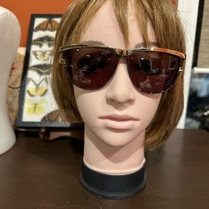 80’s Valentino sunglasses made in Italy v565 very nice vintage condition